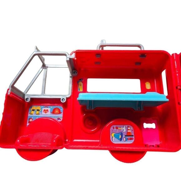 Barbie Chelsea Fire Truck Playset - Picture 5 of 5